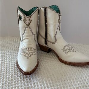 WOMENS Corral White Patent Leather Handcrafted Cowboy Ankle Boots SZ 10